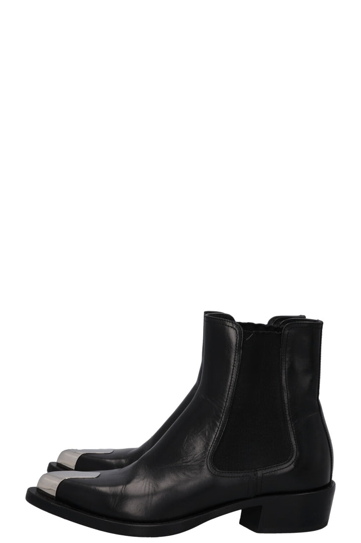 Bottines motardes à bout métallique ALEXANDER MCQUEEN noires