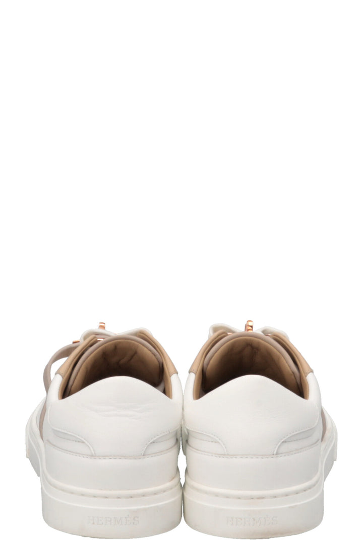 Baskets Hermès Day en cuir beige et blanc