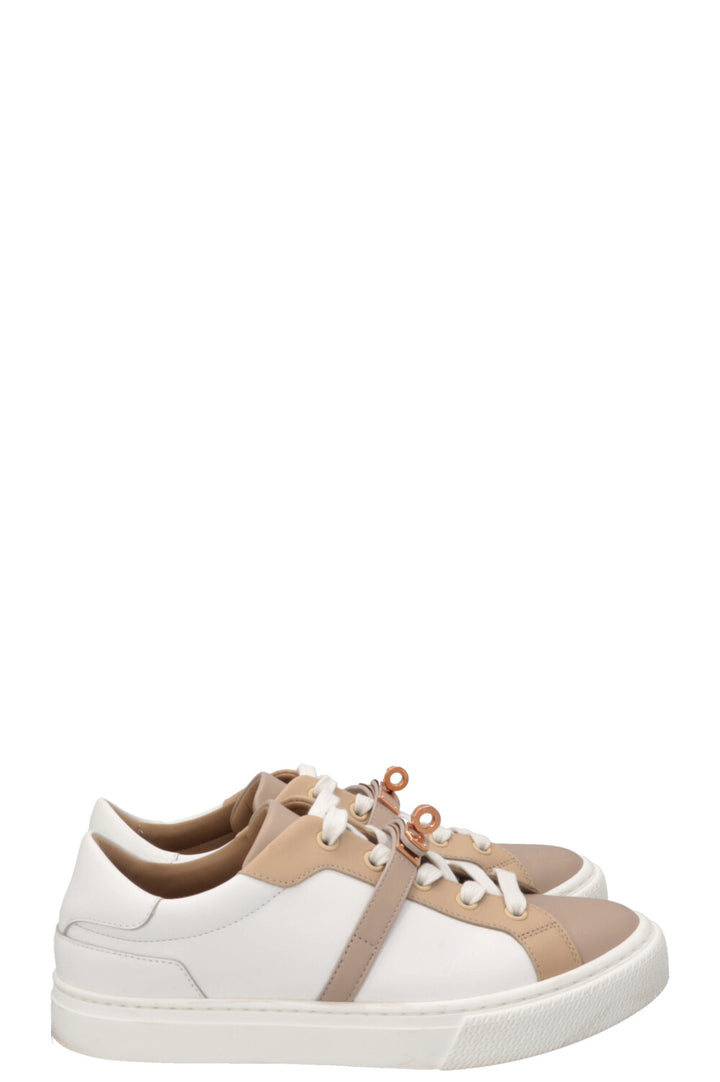 Baskets Hermès Day en cuir beige et blanc