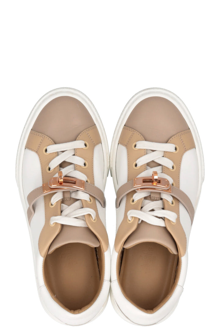 Baskets Hermès Day en cuir beige et blanc