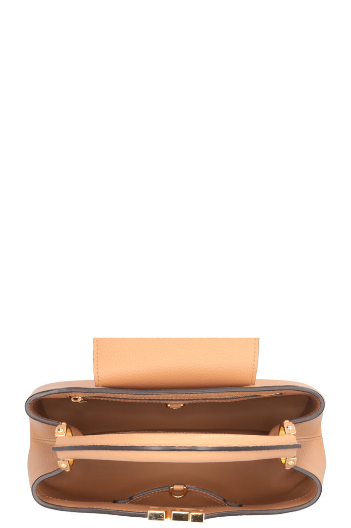 LOUIS VUITTON Capucines MM Caramel