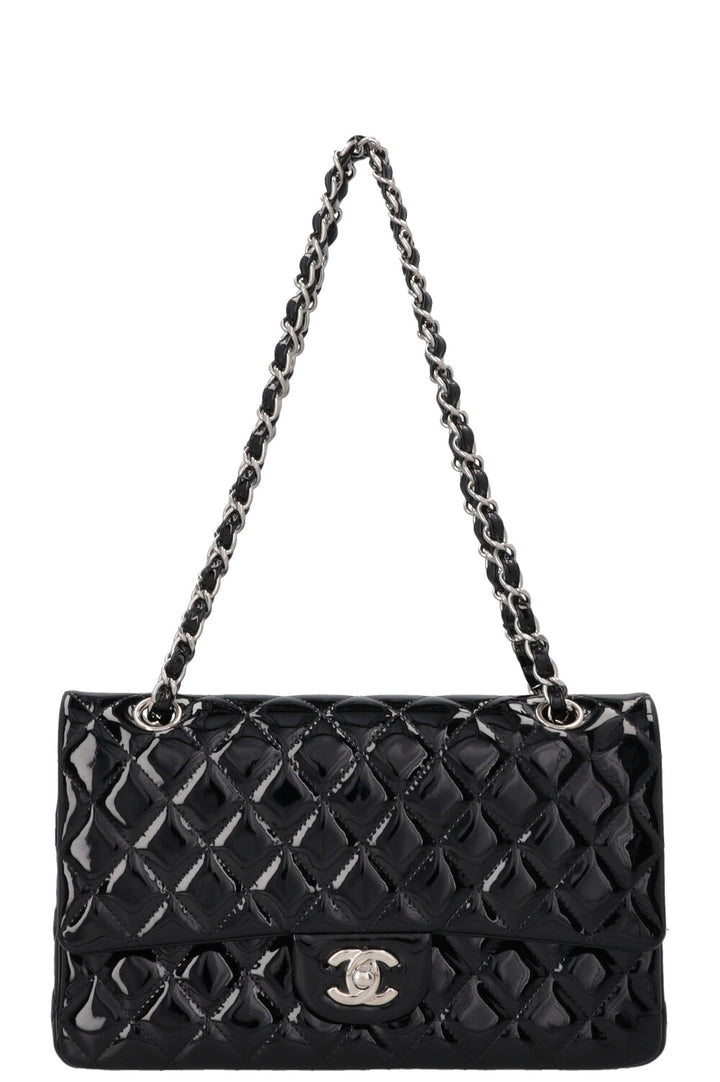 Sac CHANEL moyen à double rabat en cuir verni noir