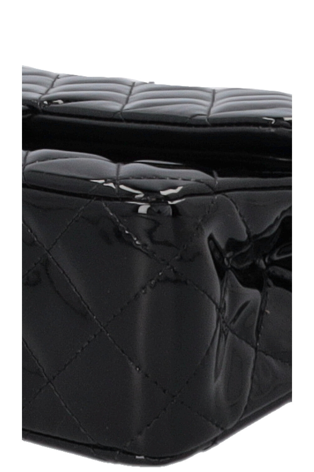 Sac CHANEL moyen à double rabat en cuir verni noir