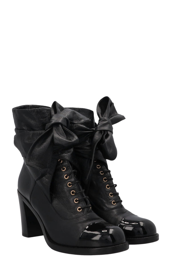 Bottines à lacets CHANEL en cuir noir