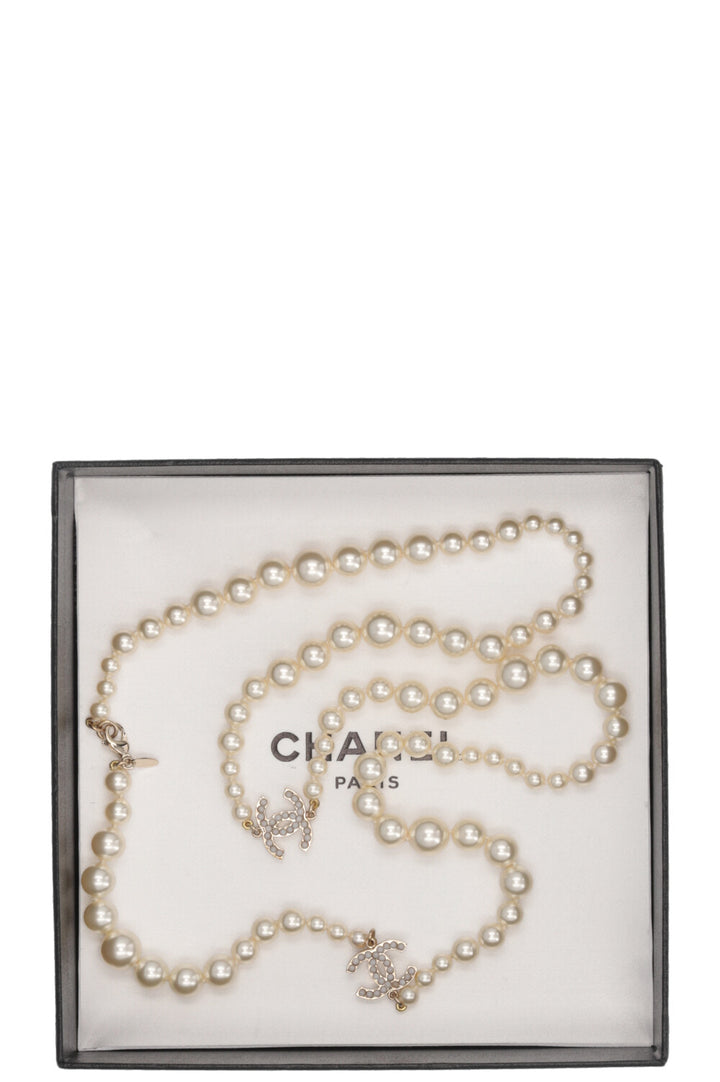 CHANEL Vintage CC Pearl Necklace