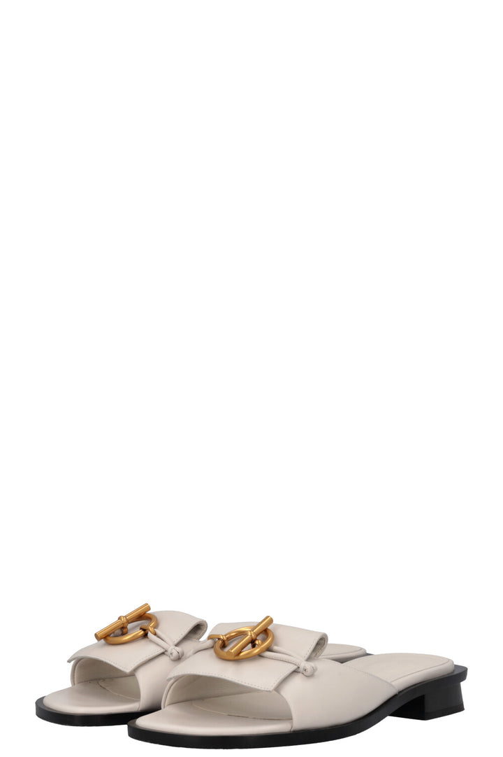 HERMÈS Isle Flats Leather Ivory
