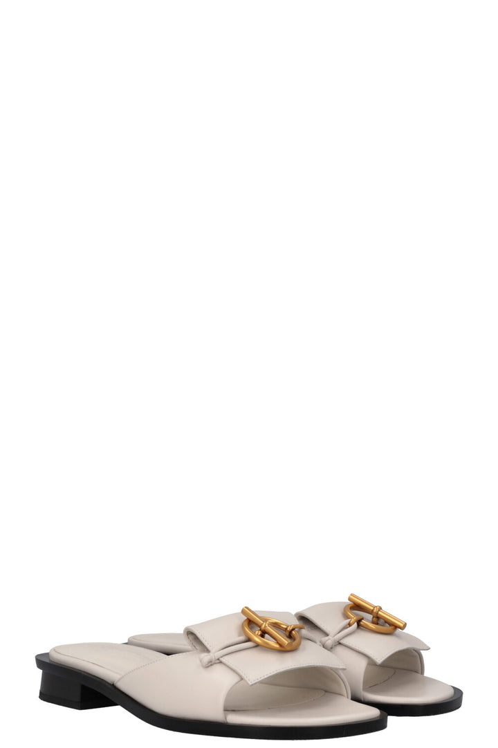 HERMÈS Isle Flats Leather Ivory