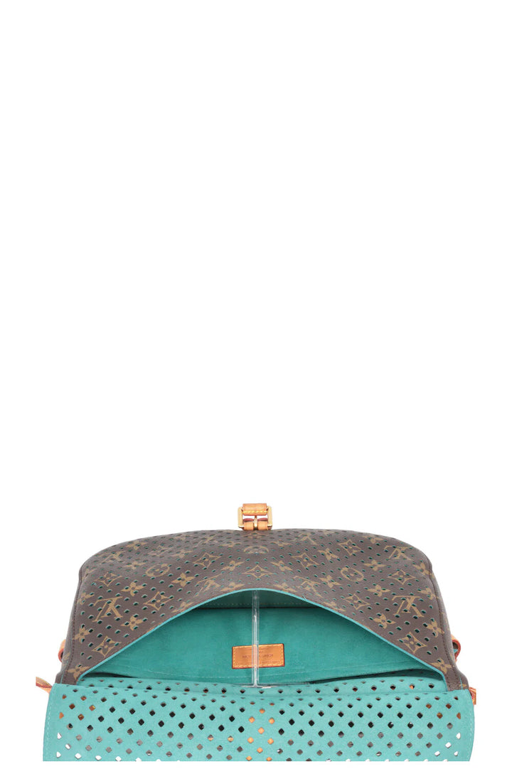 LOUIS VUITTON Flore Saumur 30 MNG