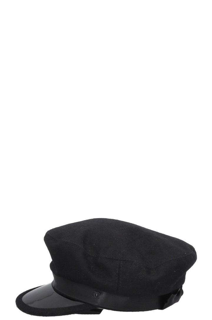 Béret CHANEL en satin noir avec nœud CC