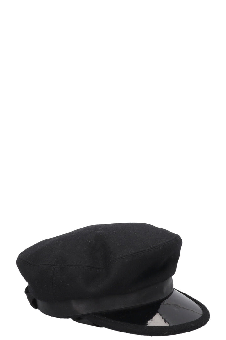 Béret CHANEL en satin noir avec nœud CC