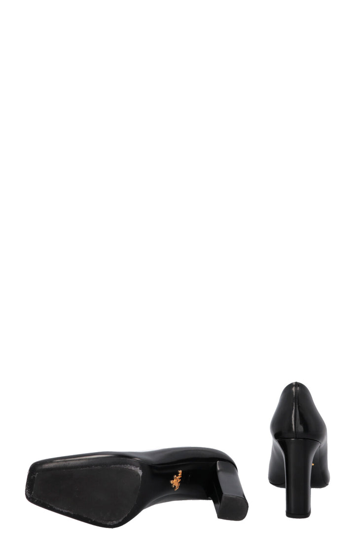 Escarpins noirs à bout carré et logo PRADA