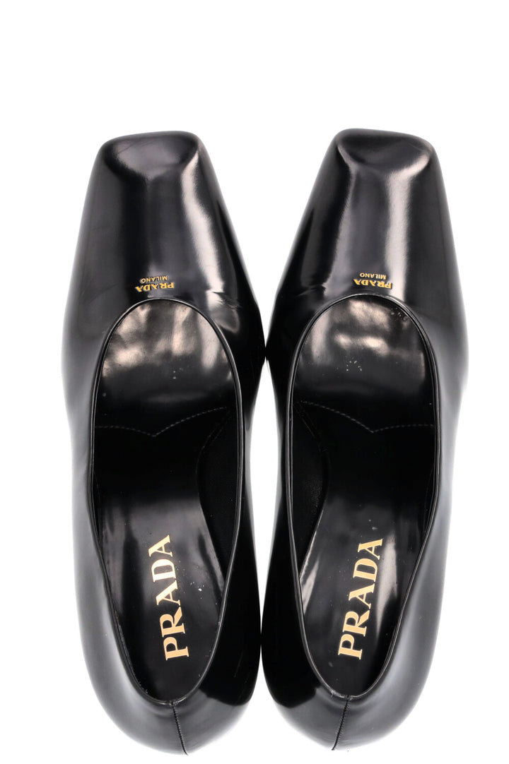 Escarpins noirs à bout carré et logo PRADA
