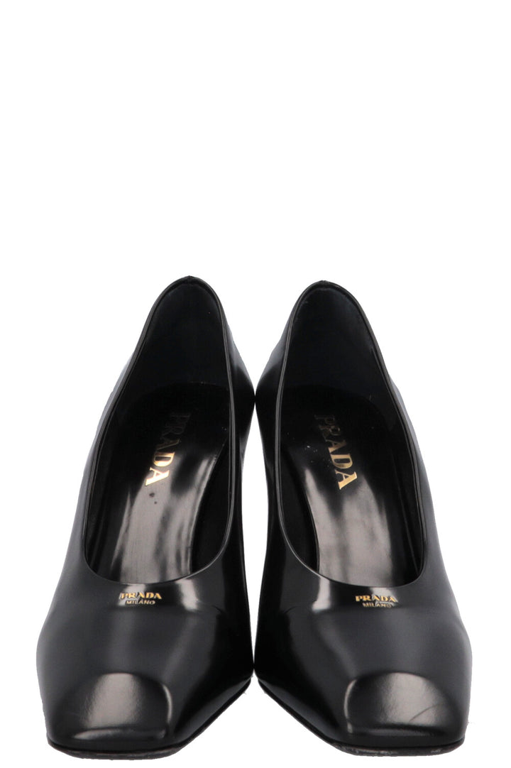 Escarpins noirs à bout carré et logo PRADA
