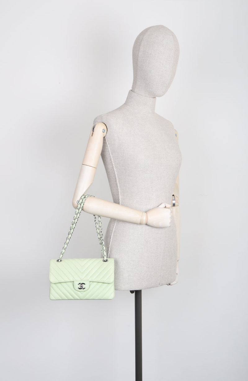 CHANEL Double Flap Bag Chevron