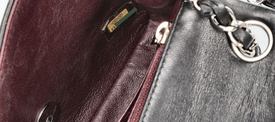 CHANEL Mini sac à rabat carré Noir