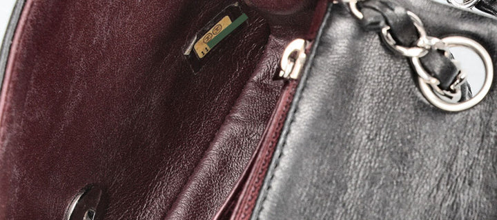 CHANEL Mini sac à rabat carré Noir