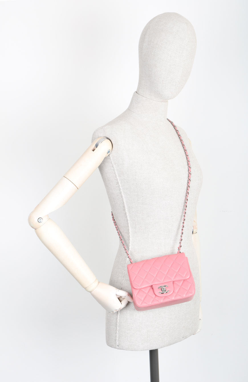 CHANEL Mini sac à rabat carré Rose