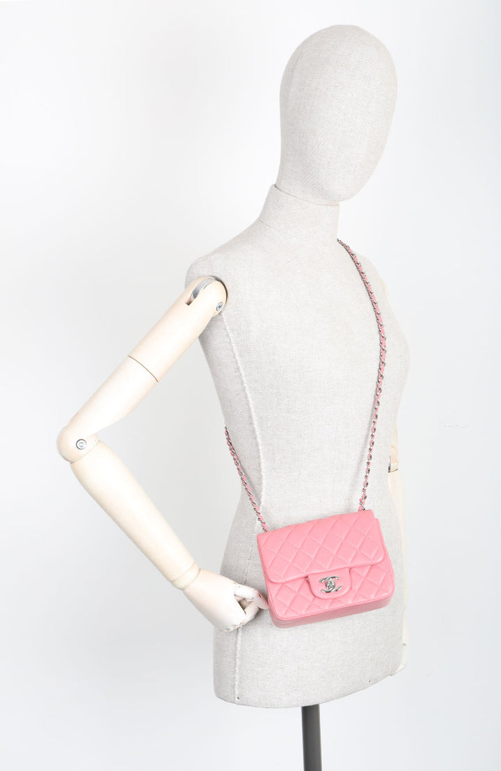 CHANEL Mini sac à rabat carré Rose
