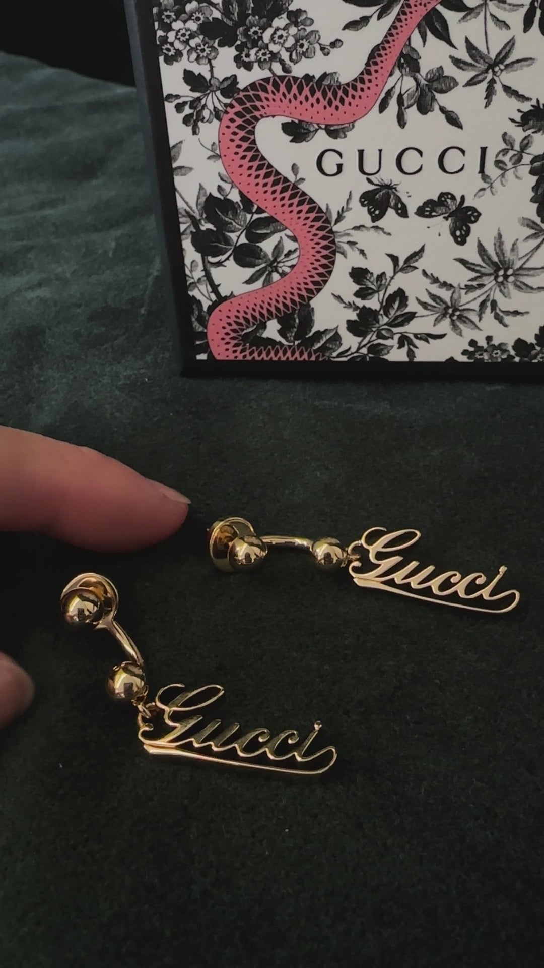 GUCCI Baule Script Drop Earrings Gold