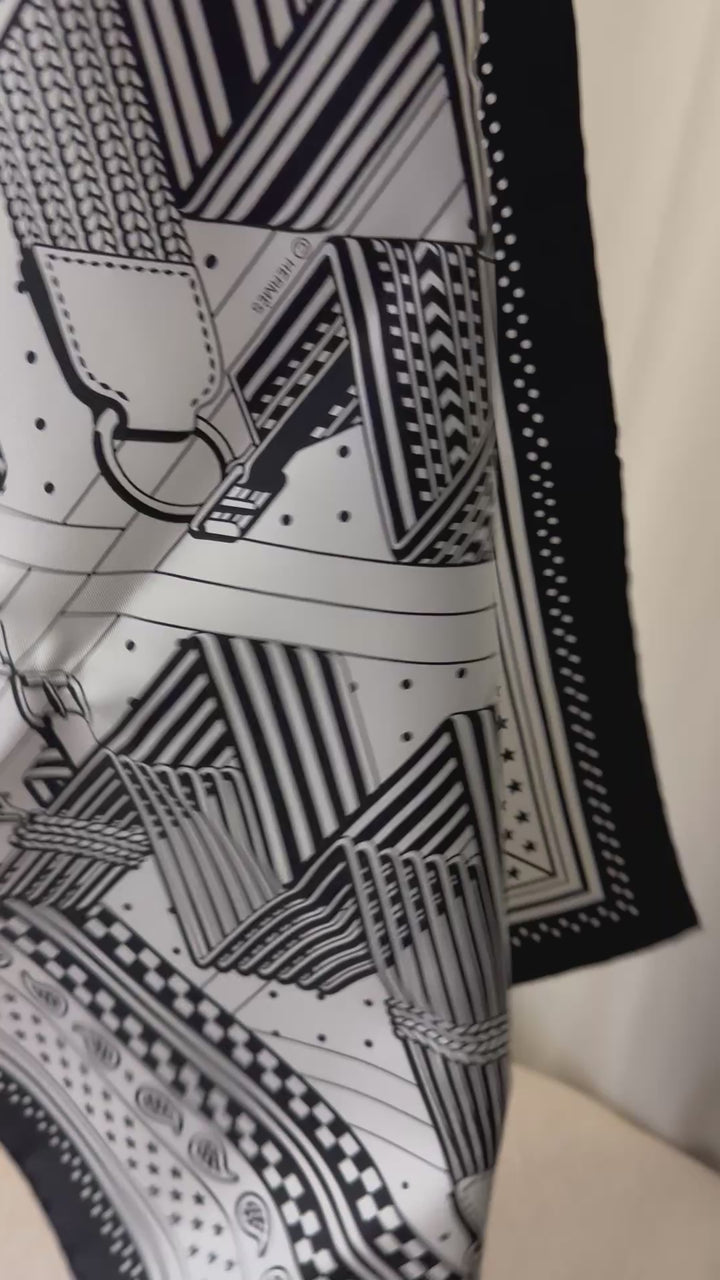 HERMÈS Sangles en Zigzag Carré 55 Black White