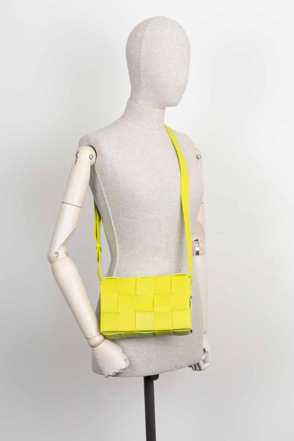 BOTTEGA VENETA Classic Cassette Acid Kiwi – REAWAKE