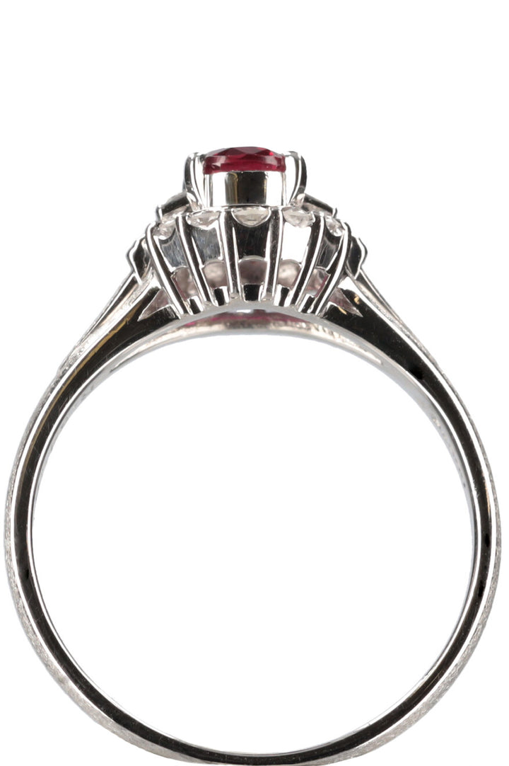 VINTAGE JEWELRY Ruby Diamonds Ring Platin
