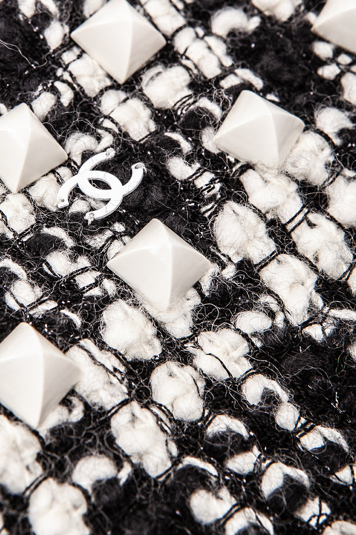 CHANEL deux pièces clous blancs noirs 03A