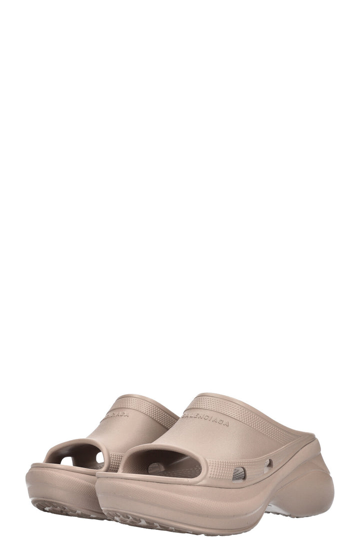 BALENCIAGA Pool Crocs Caoutchouc Beige