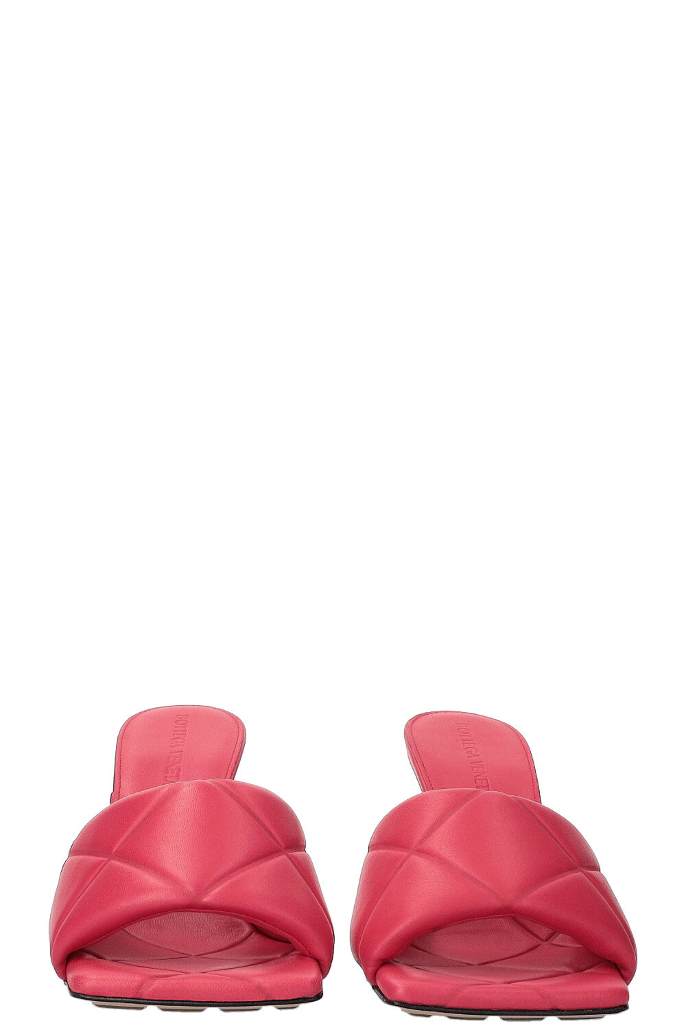 【BOTTEGA VENETA】RUBBER LIDO サンダル Bottega Veneta The Rubber Lido Sandals in Cane Sugar | FWRD