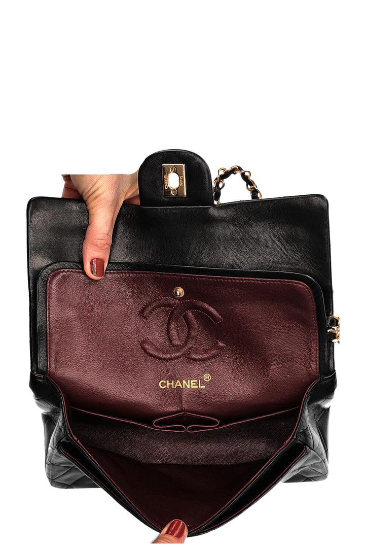 CHANEL Sac moyen à double rabat noir 1989