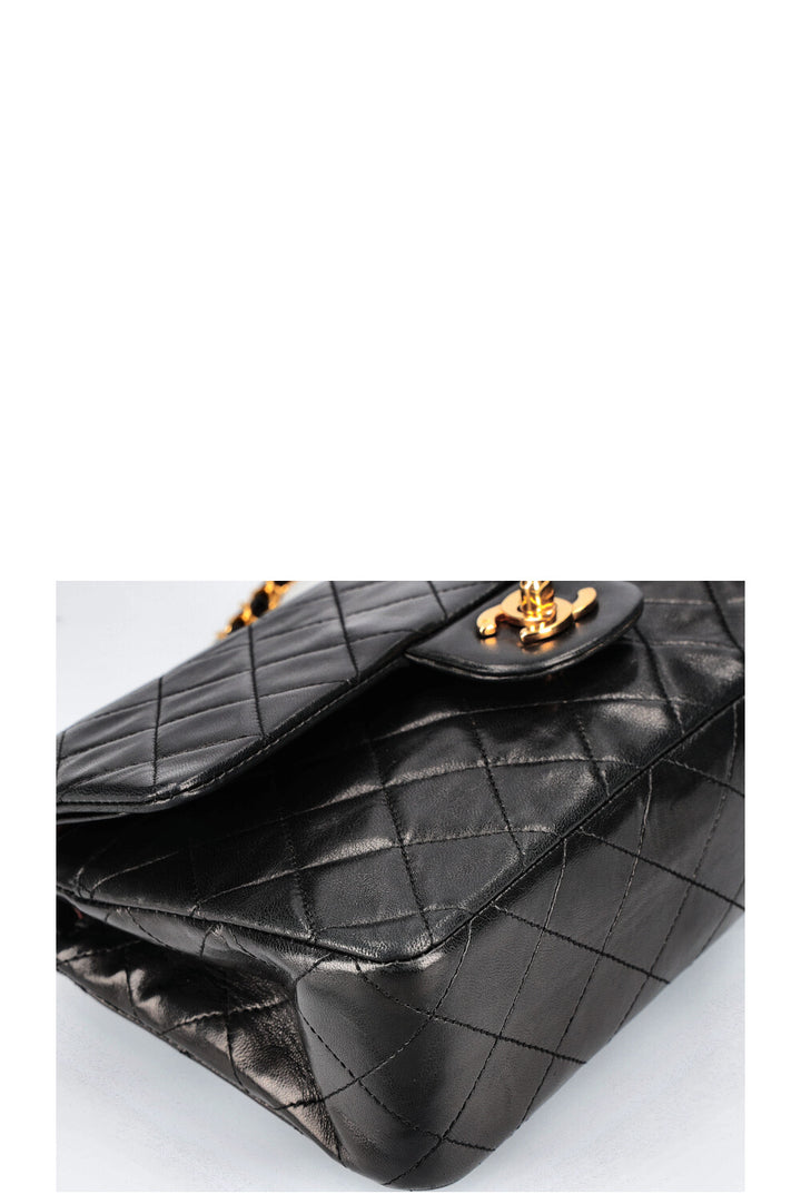 CHANEL Sac moyen à double rabat noir 1989