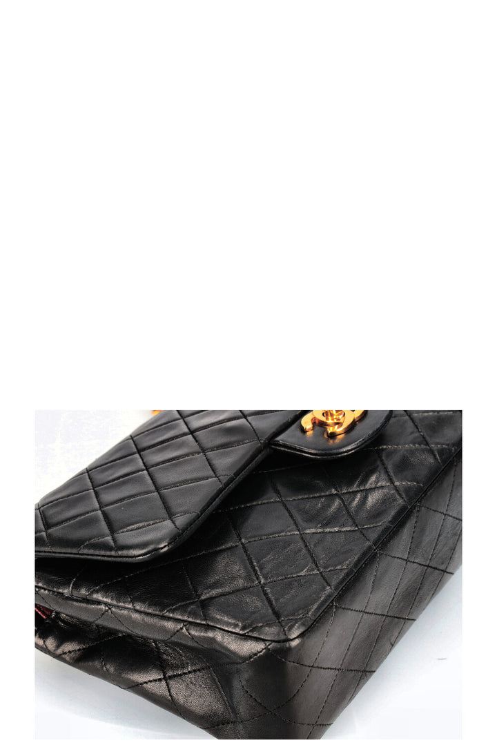 CHANEL Sac moyen à double rabat Noir