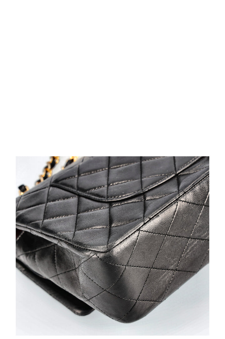CHANEL Sac moyen à double rabat Noir