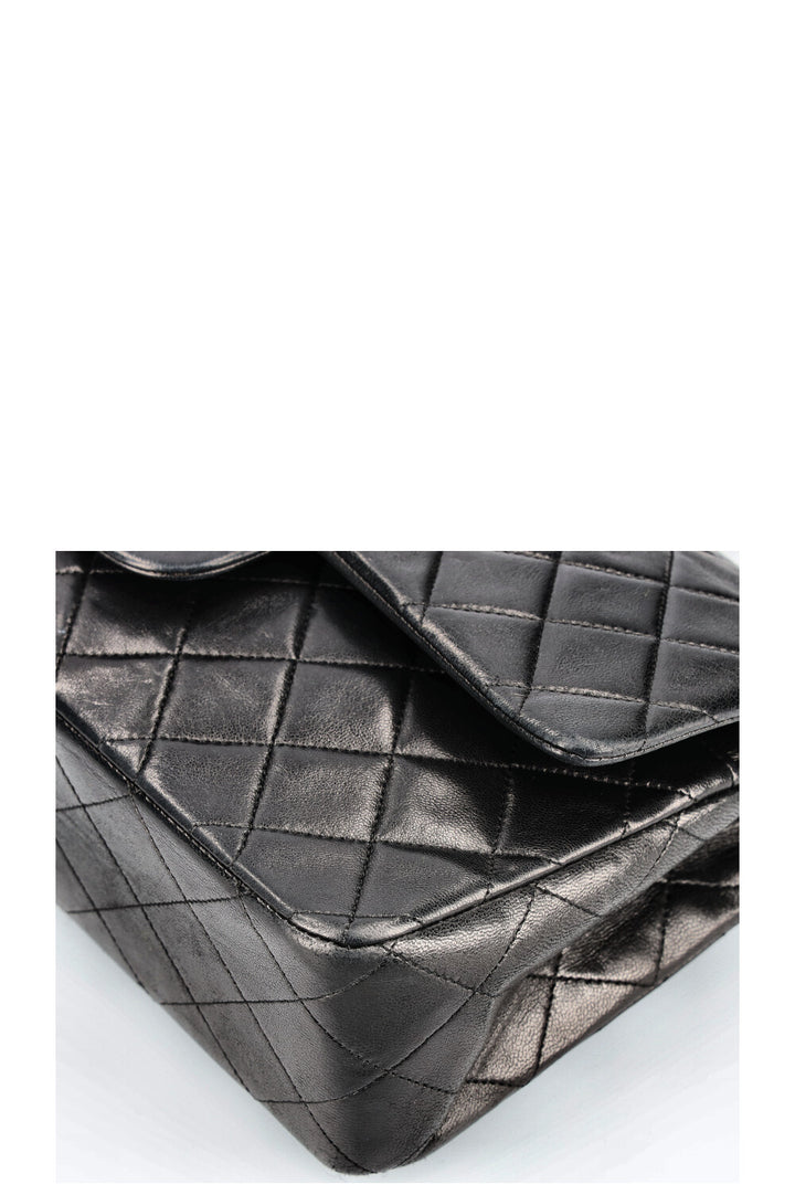 CHANEL Sac moyen à double rabat Noir