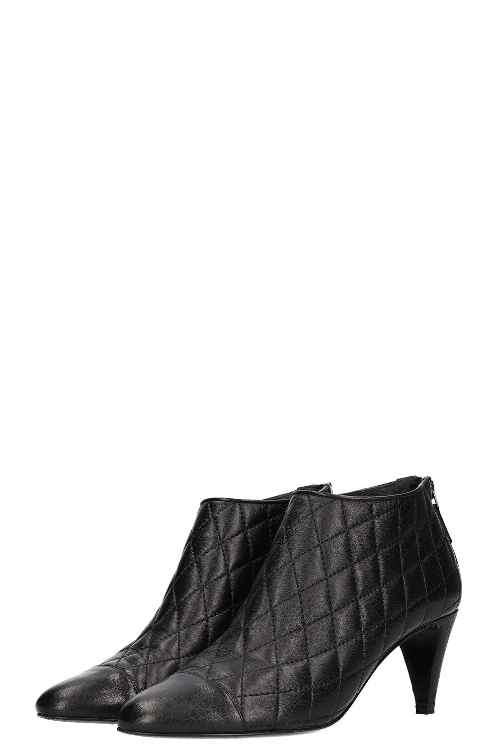 CHANEL Chaussons Matelassés Noir