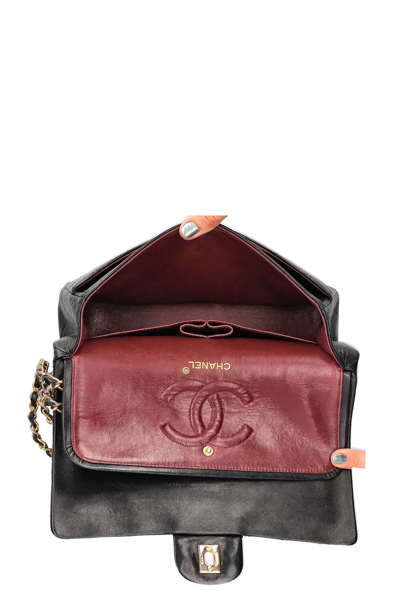 CHANEL Vintage Double Flap Bag Medium Black