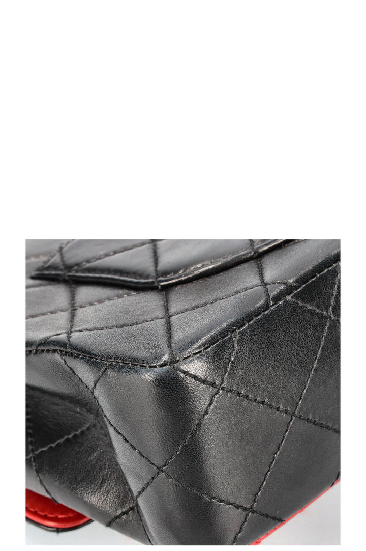 CHANEL Sac à rabat unique Noir Rouge