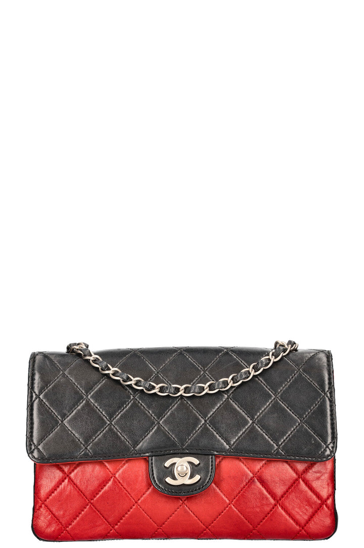 CHANEL Sac à rabat unique Noir Rouge