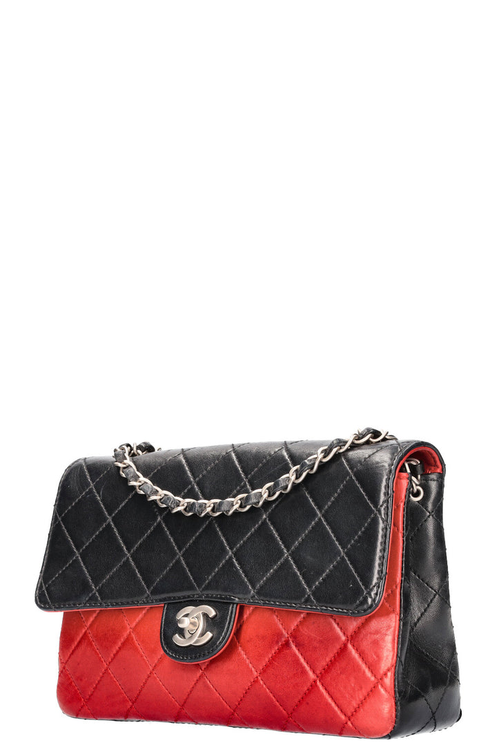 CHANEL Sac à rabat unique Noir Rouge