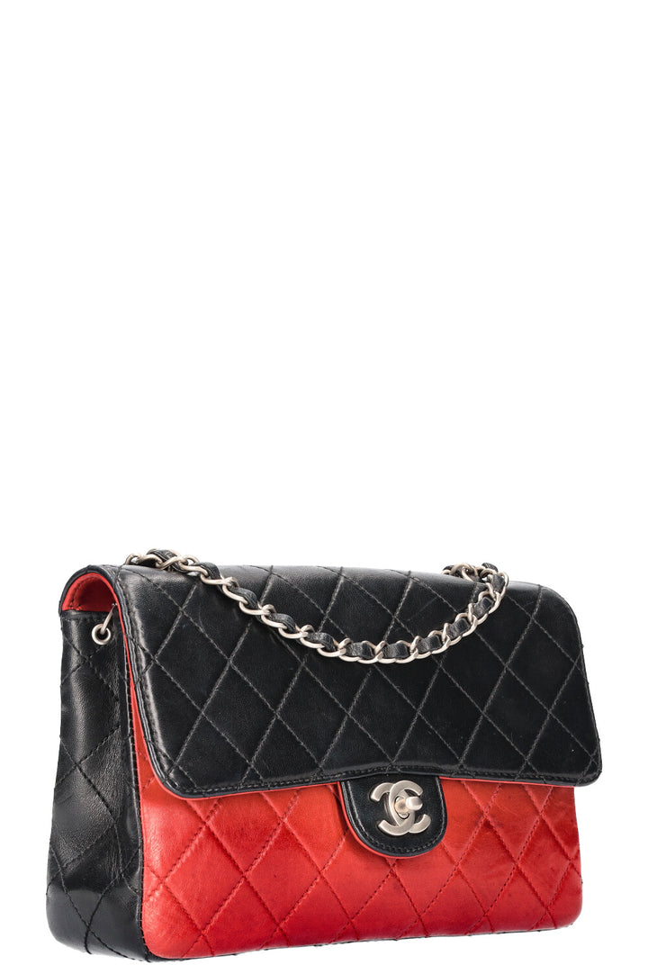 CHANEL Sac à rabat unique Noir Rouge