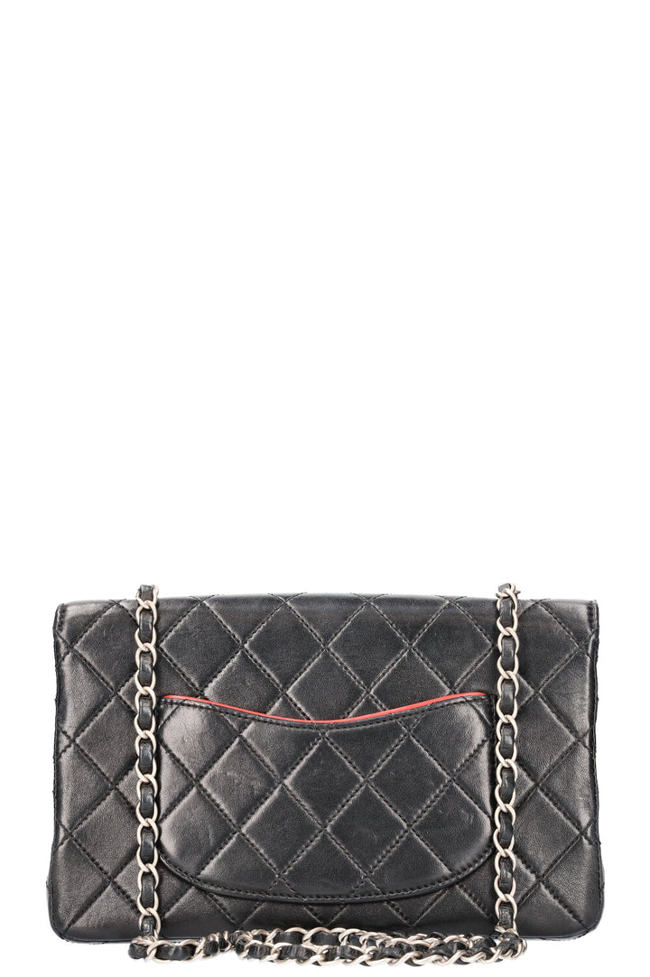 CHANEL Sac à rabat unique Noir Rouge