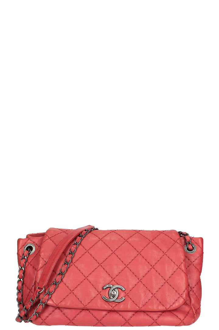 CHANEL Sac Matelassé Cuir Rouge