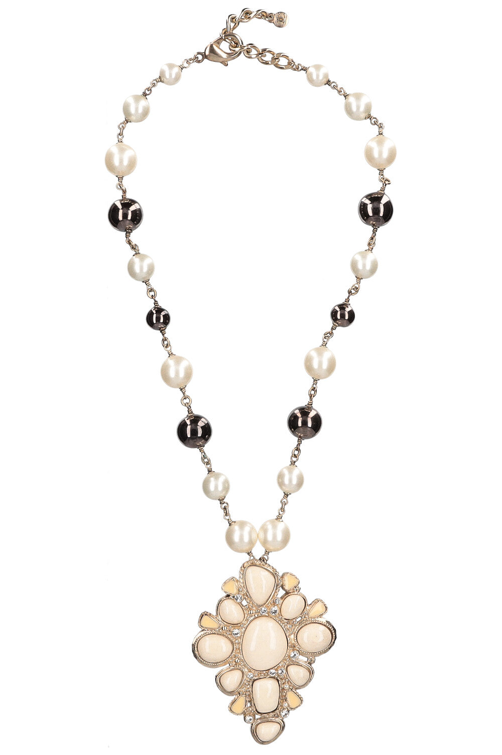CHANEL Necklace Pearls Brooch FAll 2008