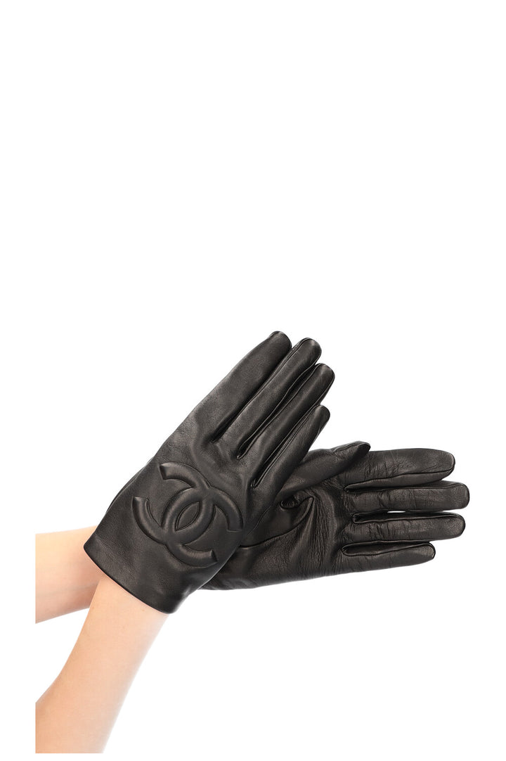 CHANEL CC Leather Gloves