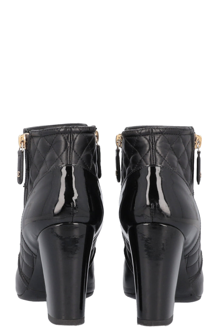 CHANEL boots with chain