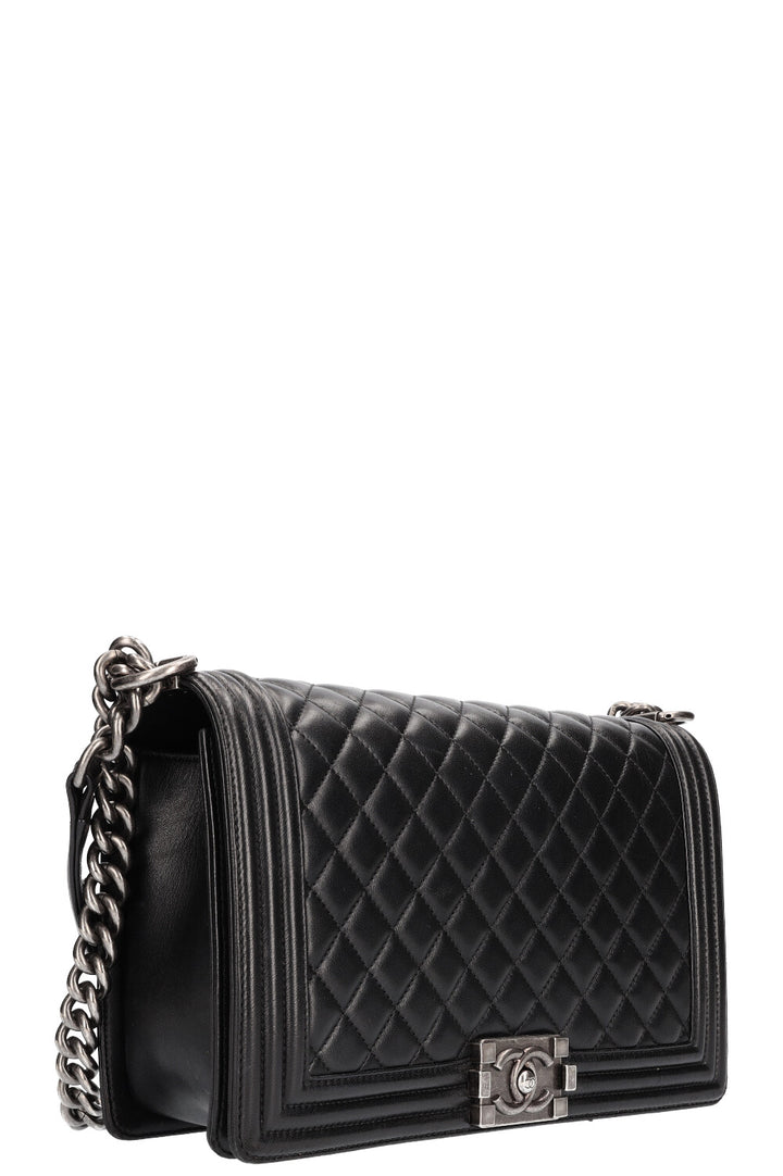 CHANEL New Medium Boy Bag