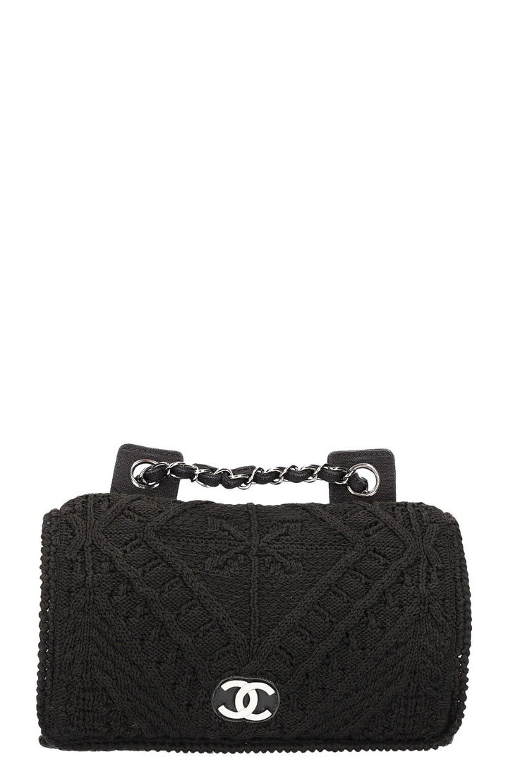 Sac à rabat en crochet CHANEL