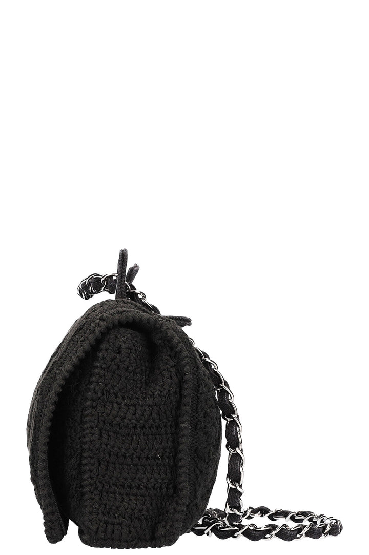 Sac à rabat en crochet CHANEL