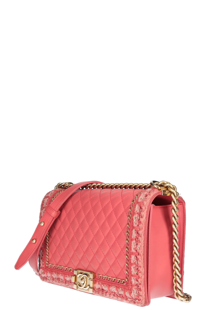 CHANEL Grand sac garçon en tweed rose