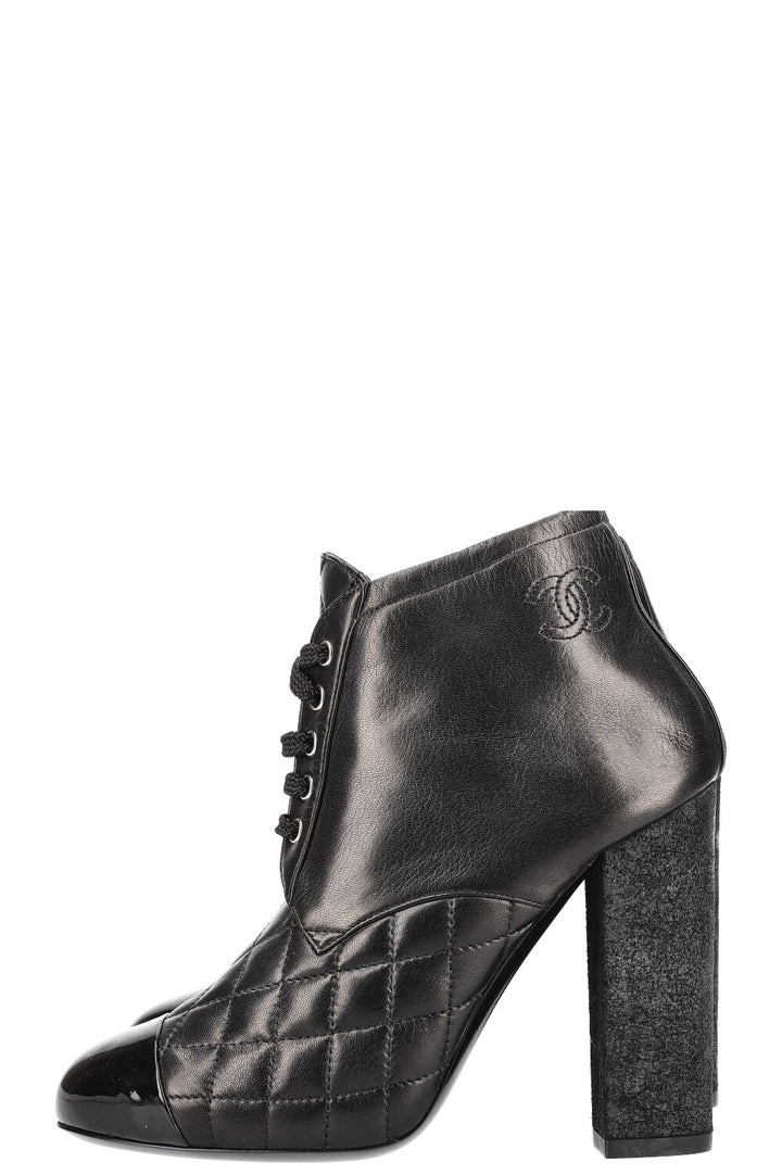 CHANEL Boots Matelassé Noir